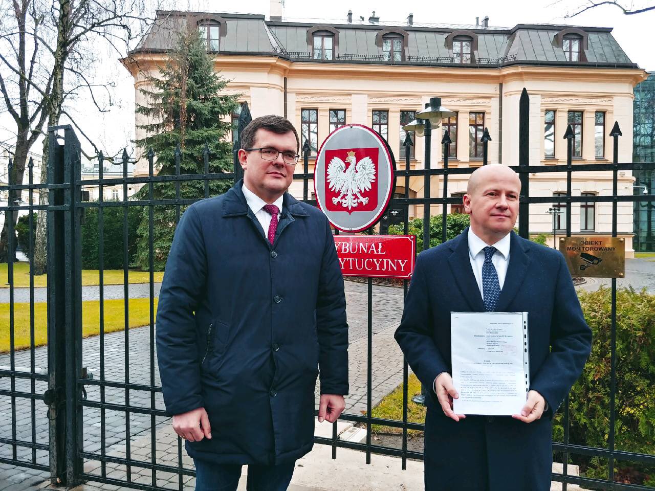 Piotr Uscinski I Bartlomiej Wroblewski Skladaja Wniosek Do Tk Fot Twitter Com Jeden Z Nas