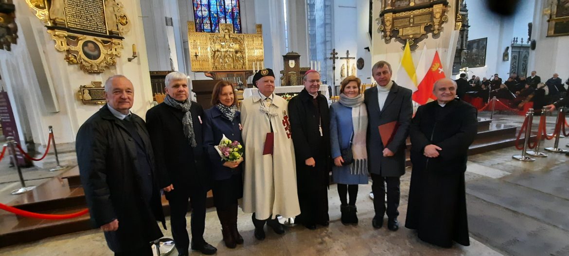 osoby honorowane z ks. abp oraz przew. Kapituły